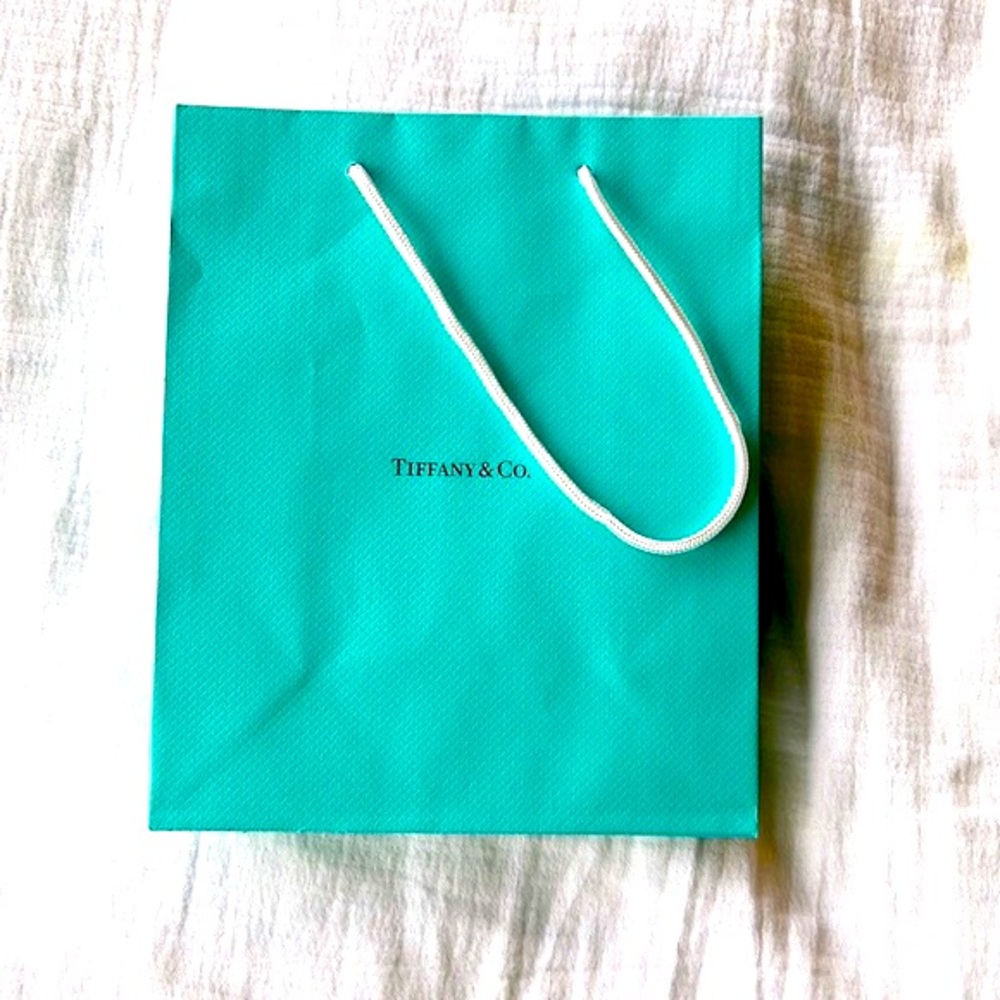 Tiffany’s Official Gift Bags!! Size MEDIUM!!